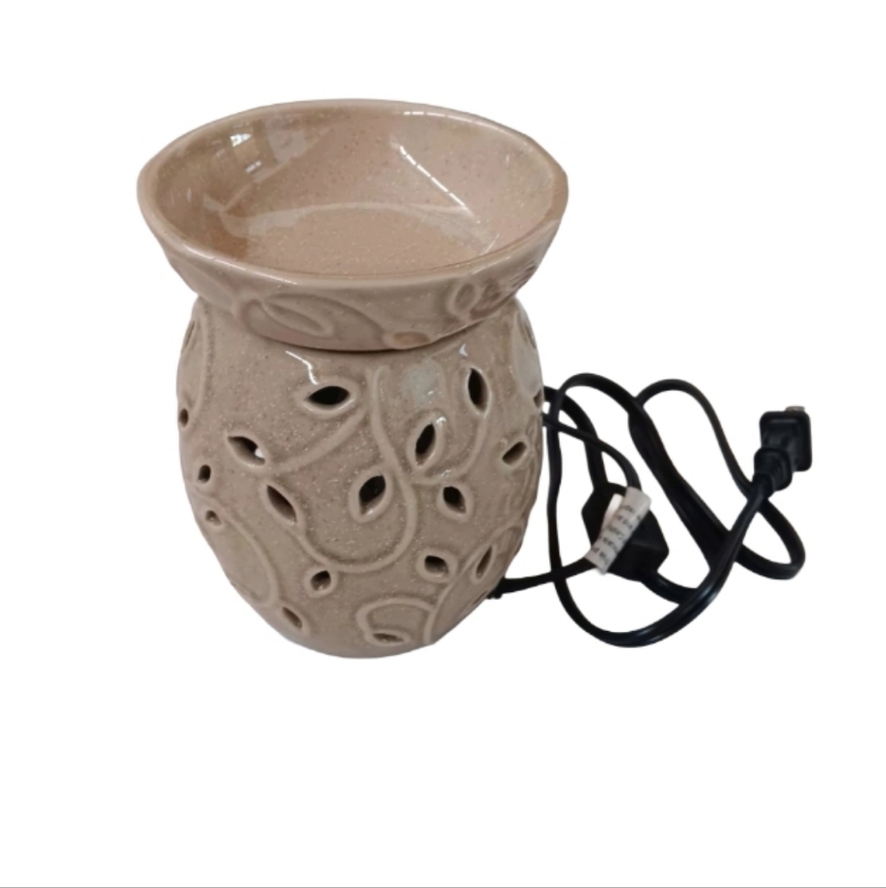 Ceramic Electric Lighted Wax Warmer with Leaf Cutout Design | EUC